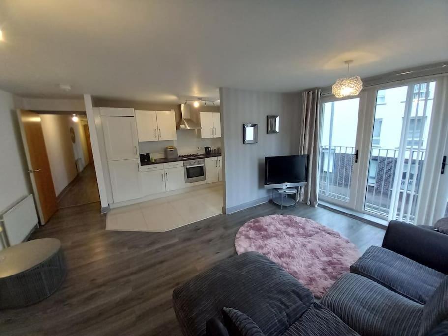 Modern 2-Bedroom City Apartment With Free Parking Belfast Esterno foto