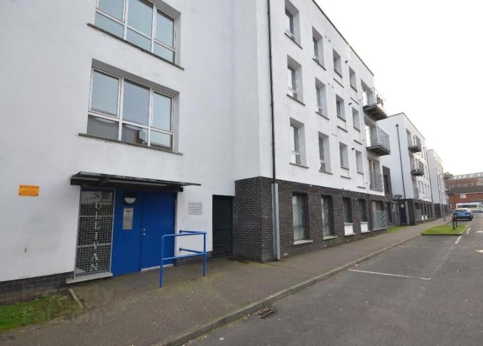 Modern 2-Bedroom City Apartment With Free Parking Belfast Esterno foto