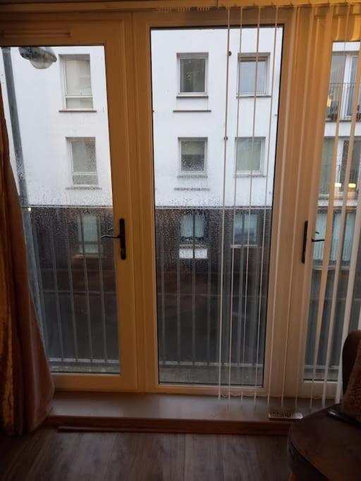 Modern 2-Bedroom City Apartment With Free Parking Belfast Esterno foto