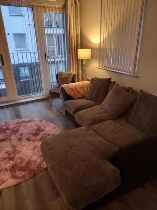 Modern 2-Bedroom City Apartment With Free Parking Belfast Esterno foto